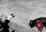 Standbild Stierkampf Kolumbien, 1956, aus Sekunde 19 historischem Filmmaterial Videoclip 65675046959