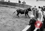Standbild Stierkampf Kolumbien, 1956, aus Sekunde 27 historischem Filmmaterial Videoclip 65675046959