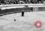Standbild Stierkampf Kolumbien, 1956, aus Sekunde 36 historischem Filmmaterial Videoclip 65675046959