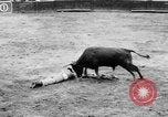 Standbild Stierkampf Kolumbien, 1956, aus Sekunde 48 historischem Filmmaterial Videoclip 65675046959