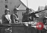 Image Le jour de la VICTOIRE EN EUROPE Weiden Allemagne, 1945, de la seconde 4 séquences d'archives historiques vidéo 65675046984