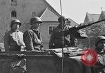 Image Le jour de la VICTOIRE EN EUROPE Weiden Allemagne, 1945, de la seconde 5 séquences d'archives historiques vidéo 65675046984