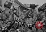 Image Le jour de la VICTOIRE EN EUROPE Weiden Allemagne, 1945, de la seconde 33 séquences d'archives historiques vidéo 65675046984