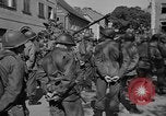 Image Le jour de la VICTOIRE EN EUROPE Weiden Allemagne, 1945, de la seconde 35 séquences d'archives historiques vidéo 65675046984