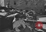 Standbild American 9 Panzerdivision Weiden Deutschland, 1945, aus Sekunde 16 historischem Filmmaterial Videoclip 65675046985