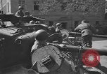 Standbild American 9 Panzerdivision Weiden Deutschland, 1945, aus Sekunde 17 historischem Filmmaterial Videoclip 65675046985