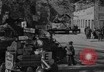 Standbild American 9 Panzerdivision Weiden Deutschland, 1945, aus Sekunde 25 historischem Filmmaterial Videoclip 65675046985