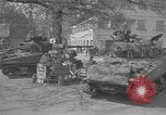 Standbild American 9 Panzerdivision Weiden Deutschland, 1945, aus Sekunde 43 historischem Filmmaterial Videoclip 65675046985