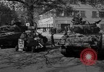 Standbild American 9 Panzerdivision Weiden Deutschland, 1945, aus Sekunde 44 historischem Filmmaterial Videoclip 65675046985