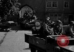 Standbild American 9 Panzerdivision Weiden Deutschland, 1945, aus Sekunde 45 historischem Filmmaterial Videoclip 65675046985