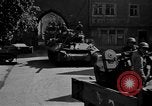 Standbild American 9 Panzerdivision Weiden Deutschland, 1945, aus Sekunde 46 historischem Filmmaterial Videoclip 65675046985