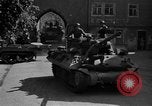 Standbild American 9 Panzerdivision Weiden Deutschland, 1945, aus Sekunde 49 historischem Filmmaterial Videoclip 65675046985