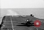 Image USS Valley Forge Océan Pacifique, 1950, de la seconde 37 séquences d'archives historiques vidéo 65675047003