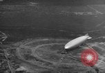 Immagine di Hindenburg Zeppelin Lakehurst New Jersey USA, 1936, secondo 45 filmato di repertorio 65675047068