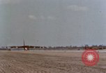 Standbild b-52 Stratofortress Bomber Ankunft am U-Tapao Air Base Thailand, 1967, aus Sekunde 15 historischem Filmmaterial Videoclip 65675047098