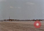 Standbild b-52 Stratofortress Bomber Ankunft am U-Tapao Air Base Thailand, 1967, aus Sekunde 16 historischem Filmmaterial Videoclip 65675047098
