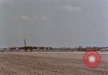 Standbild b-52 Stratofortress Bomber Ankunft am U-Tapao Air Base Thailand, 1967, aus Sekunde 17 historischem Filmmaterial Videoclip 65675047098
