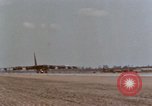 Standbild b-52 Stratofortress Bomber Ankunft am U-Tapao Air Base Thailand, 1967, aus Sekunde 18 historischem Filmmaterial Videoclip 65675047098