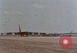 Standbild b-52 Stratofortress Bomber Ankunft am U-Tapao Air Base Thailand, 1967, aus Sekunde 20 historischem Filmmaterial Videoclip 65675047098