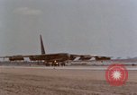 Standbild b-52 Stratofortress Bomber Ankunft am U-Tapao Air Base Thailand, 1967, aus Sekunde 23 historischem Filmmaterial Videoclip 65675047098