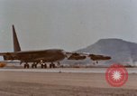 Standbild b-52 Stratofortress Bomber Ankunft am U-Tapao Air Base Thailand, 1967, aus Sekunde 25 historischem Filmmaterial Videoclip 65675047098
