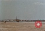 Standbild b-52 Stratofortress Bomber Ankunft am U-Tapao Air Base Thailand, 1967, aus Sekunde 50 historischem Filmmaterial Videoclip 65675047098