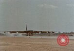 Standbild b-52 Stratofortress Bomber Ankunft am U-Tapao Air Base Thailand, 1967, aus Sekunde 53 historischem Filmmaterial Videoclip 65675047098