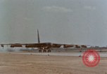 Standbild b-52 Stratofortress Bomber Ankunft am U-Tapao Air Base Thailand, 1967, aus Sekunde 54 historischem Filmmaterial Videoclip 65675047098