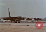 Standbild b-52 Stratofortress Bomber Ankunft am U-Tapao Air Base Thailand, 1967, aus Sekunde 56 historischem Filmmaterial Videoclip 65675047098