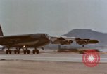 Standbild b-52 Stratofortress Bomber Ankunft am U-Tapao Air Base Thailand, 1967, aus Sekunde 57 historischem Filmmaterial Videoclip 65675047098