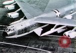 Standbild B-52-Bomber Nebraska United States USA, 1960, aus Sekunde 24 historischem Filmmaterial Videoclip 65675047103