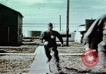 Standbild Strategic Air Command B-47 Bomber Besatzungen reagieren auf eine Warnung Nebraska United States USA, 1960, aus Sekunde 18 historischem Filmmaterial Videoclip 65675047105