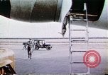 Standbild Strategic Air Command B-47 Bomber Besatzungen reagieren auf eine Warnung Nebraska United States USA, 1960, aus Sekunde 28 historischem Filmmaterial Videoclip 65675047105