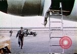 Standbild Strategic Air Command B-47 Bomber Besatzungen reagieren auf eine Warnung Nebraska United States USA, 1960, aus Sekunde 29 historischem Filmmaterial Videoclip 65675047105