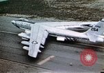 Standbild Strategic Air Command B-47 Bomber Besatzungen reagieren auf eine Warnung Nebraska United States USA, 1960, aus Sekunde 36 historischem Filmmaterial Videoclip 65675047105