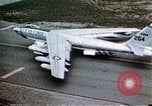 Standbild Strategic Air Command B-47 Bomber Besatzungen reagieren auf eine Warnung Nebraska United States USA, 1960, aus Sekunde 38 historischem Filmmaterial Videoclip 65675047105
