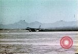 Standbild Strategic Air Command B-47 Bomber Besatzungen reagieren auf eine Warnung Nebraska United States USA, 1960, aus Sekunde 43 historischem Filmmaterial Videoclip 65675047105