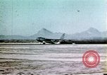 Standbild Strategic Air Command B-47 Bomber Besatzungen reagieren auf eine Warnung Nebraska United States USA, 1960, aus Sekunde 44 historischem Filmmaterial Videoclip 65675047105