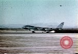 Standbild Strategic Air Command B-47 Bomber Besatzungen reagieren auf eine Warnung Nebraska United States USA, 1960, aus Sekunde 46 historischem Filmmaterial Videoclip 65675047105