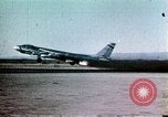Standbild Strategic Air Command B-47 Bomber Besatzungen reagieren auf eine Warnung Nebraska United States USA, 1960, aus Sekunde 48 historischem Filmmaterial Videoclip 65675047105
