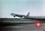 Standbild Strategic Air Command B-47 Bomber Besatzungen reagieren auf eine Warnung Nebraska United States USA, 1960, aus Sekunde 49 historischem Filmmaterial Videoclip 65675047105