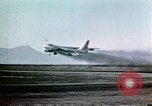 Standbild Strategic Air Command B-47 Bomber Besatzungen reagieren auf eine Warnung Nebraska United States USA, 1960, aus Sekunde 50 historischem Filmmaterial Videoclip 65675047105