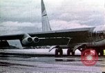Standbild Strategic Air Command B-47 Bomber Besatzungen reagieren auf eine Warnung Nebraska United States USA, 1960, aus Sekunde 56 historischem Filmmaterial Videoclip 65675047105