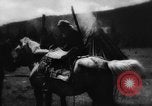Standbild Einheimische Nomaden der Altai Berge Zentralasien, 1944, aus Sekunde 11 historischem Filmmaterial Videoclip 65675047134