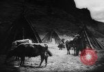 Standbild Einheimische Nomaden der Altai Berge Zentralasien, 1944, aus Sekunde 35 historischem Filmmaterial Videoclip 65675047134