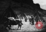 Standbild Einheimische Nomaden der Altai Berge Zentralasien, 1944, aus Sekunde 37 historischem Filmmaterial Videoclip 65675047134