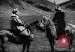 Standbild Rinder in den Feldern Zentralasien, 1944, aus Sekunde 53 historischem Filmmaterial Videoclip 65675047135