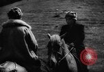 Standbild Rinder in den Feldern Zentralasien, 1944, aus Sekunde 60 historischem Filmmaterial Videoclip 65675047135
