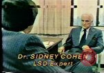 Image Recherches de la CIA sur le LSD United States USA, 1979, de la seconde 4 séquences d'archives historiques vidéo 65675047229