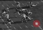 Standbild NFL Riesen versus Bären in 1963 Chicago Illinois USA, 1963, aus Sekunde 18 historischem Filmmaterial Videoclip 65675047251
